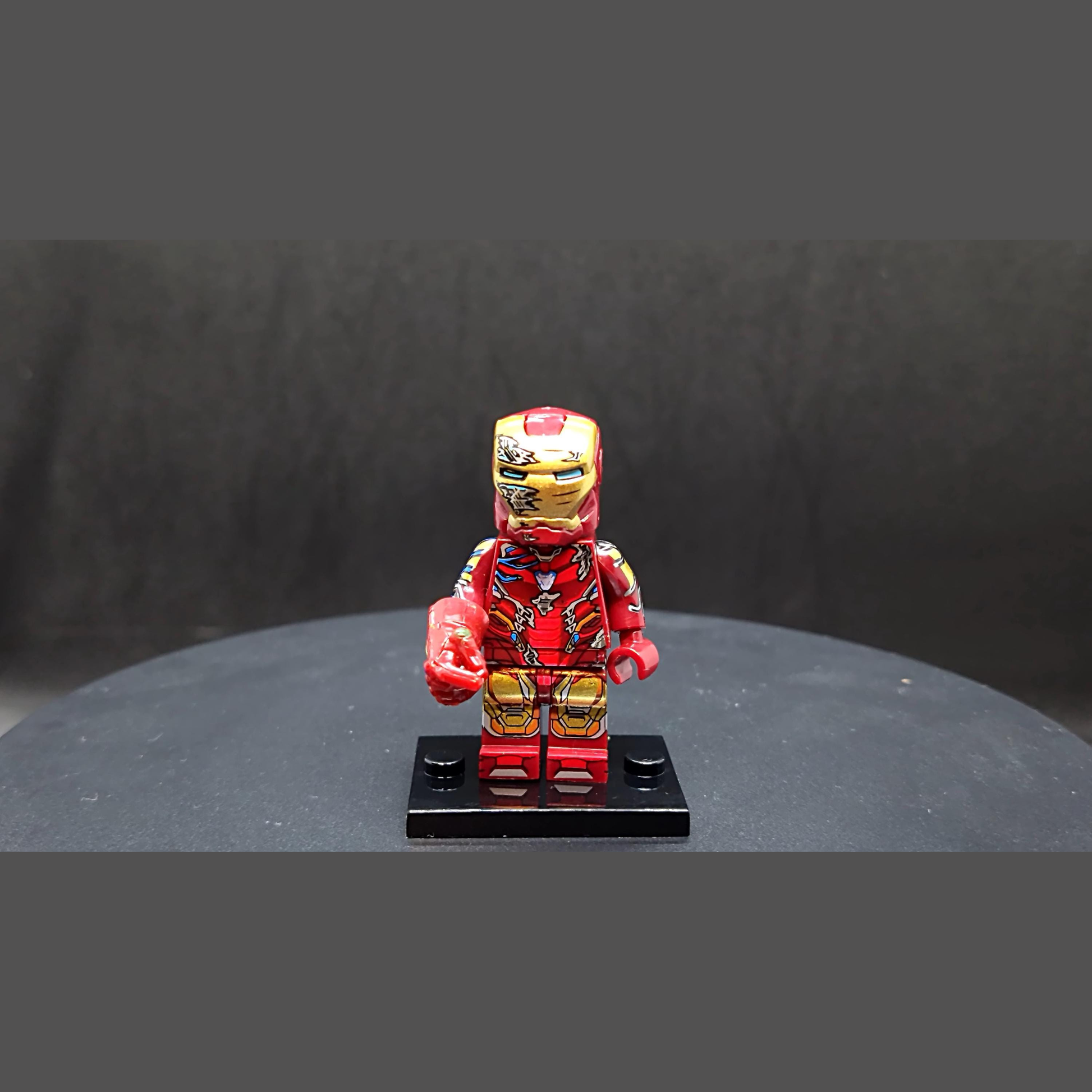 Marvel Avengers Iron Man Figurine