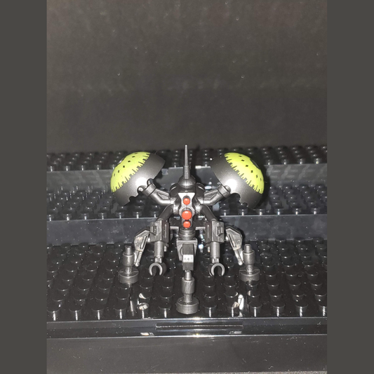 Custom-Compatible Insectoid Droid Minifigure – Brick Building Fit