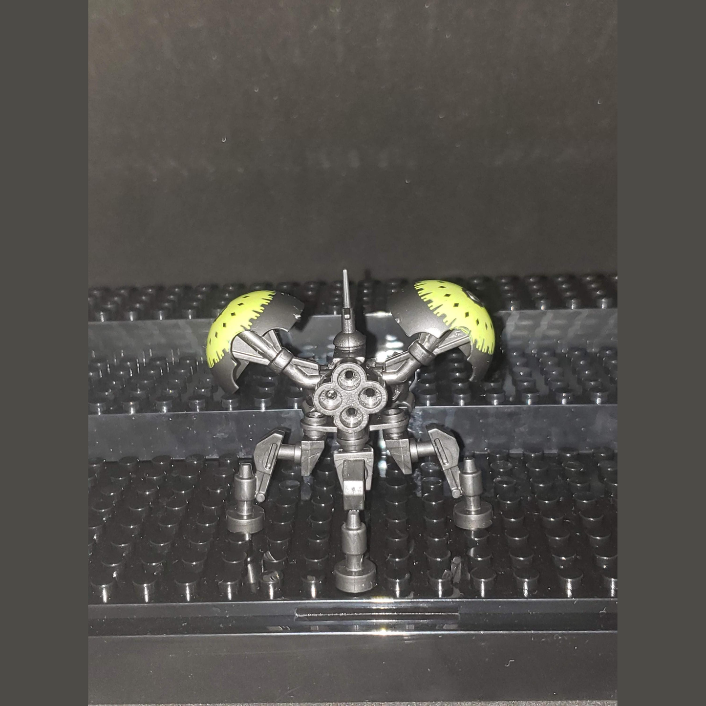 Custom-Compatible Insectoid Droid Minifigure – Brick Building Fit
