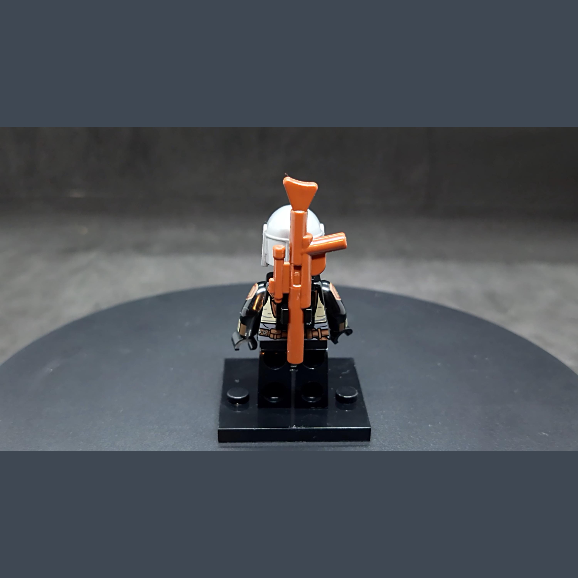 Custom-Compatible Armored Hunter Minifigure – Brick Building Fit