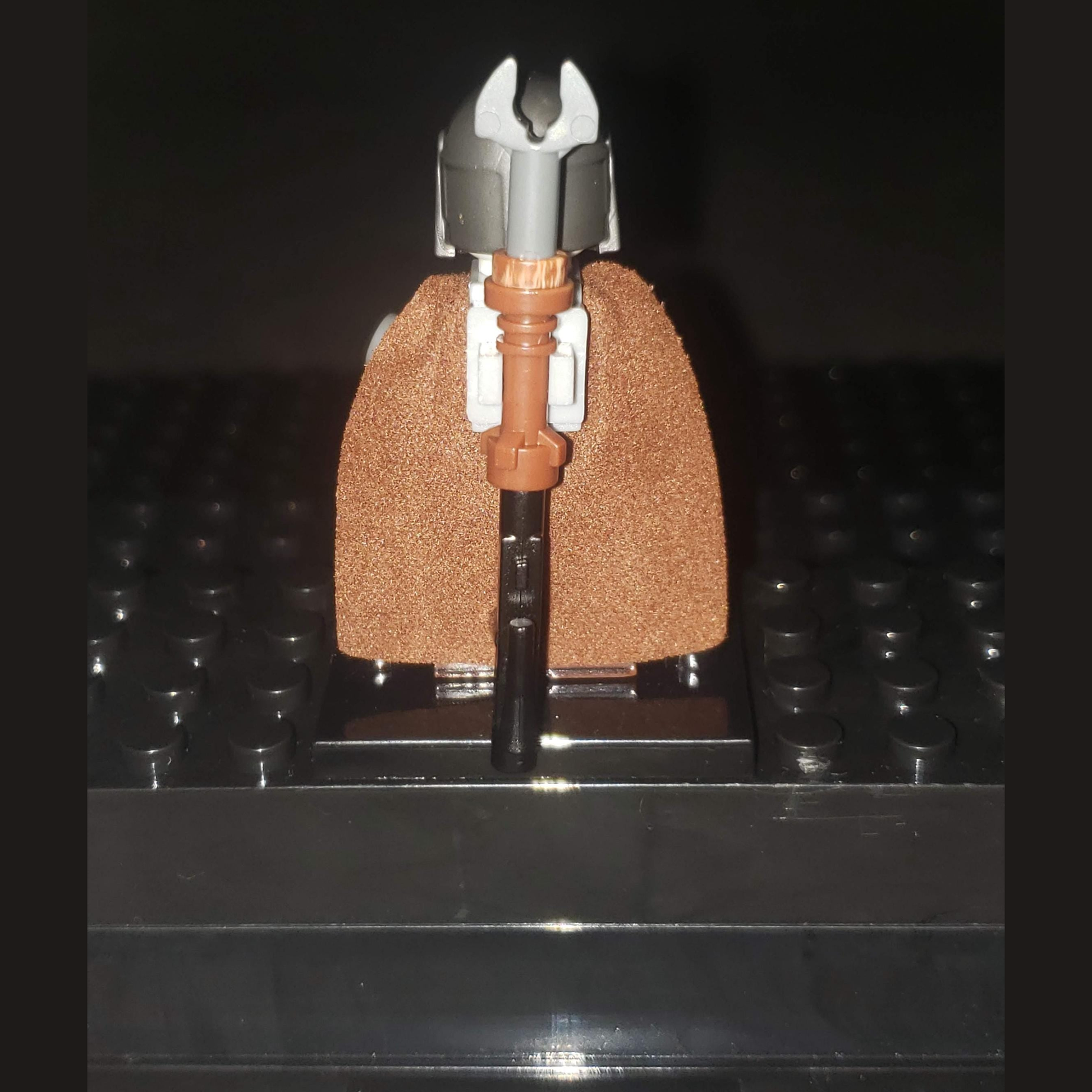 Custom-Compatible Armored Hunter Minifigure – Brick Building Fit