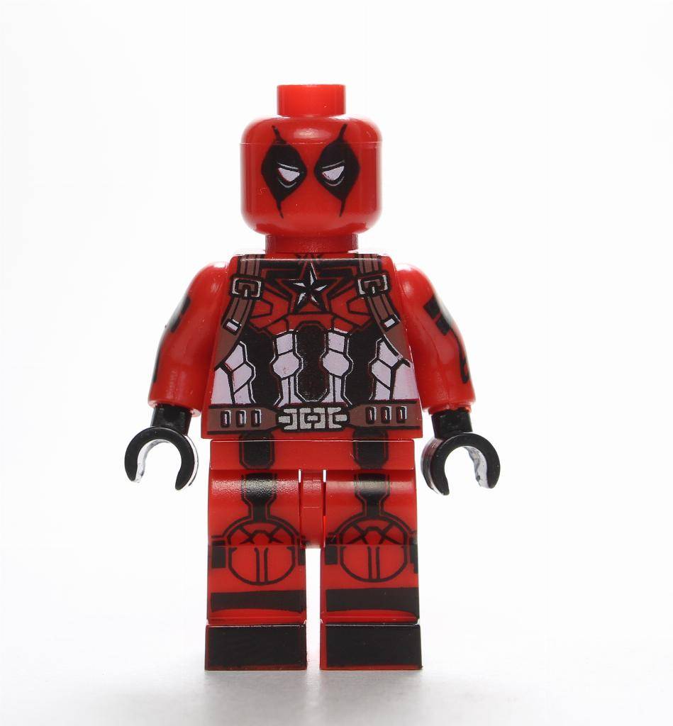 Marvel Deadpool Captain America Figurine